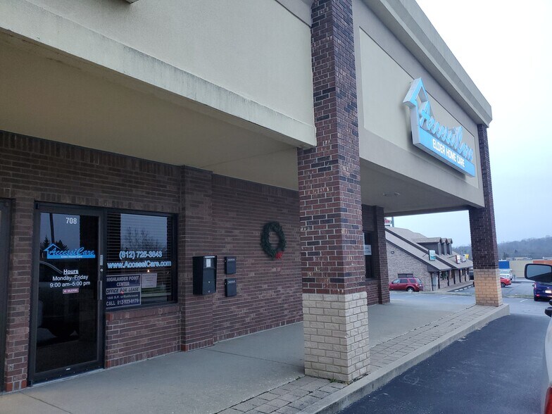 More Photos Of 708-718 Highlander Point Dr, Floyds Knobs Storefront Retail Office For Lease