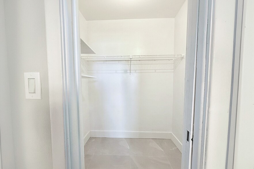 More Photos Of 999 W Prospect Rd, Oakland Park Apartments For Sale