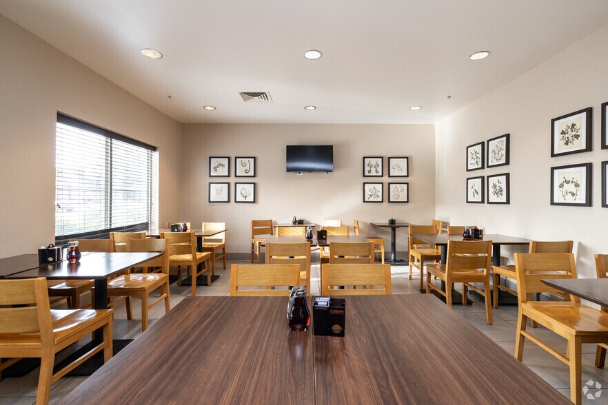 More Photos Of 2550 Freeway Blvd, Brooklyn Center Hotel For Sale