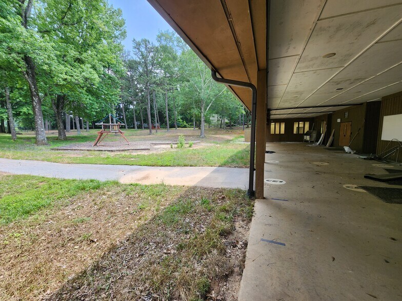 More Photos Of 2 Fisher Rd, Greenville Schools For Lease
