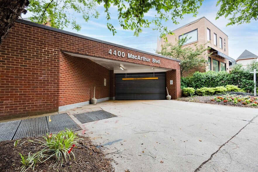More Photos Of 4400 MacArthur Blvd NW, Washington Office For Sale