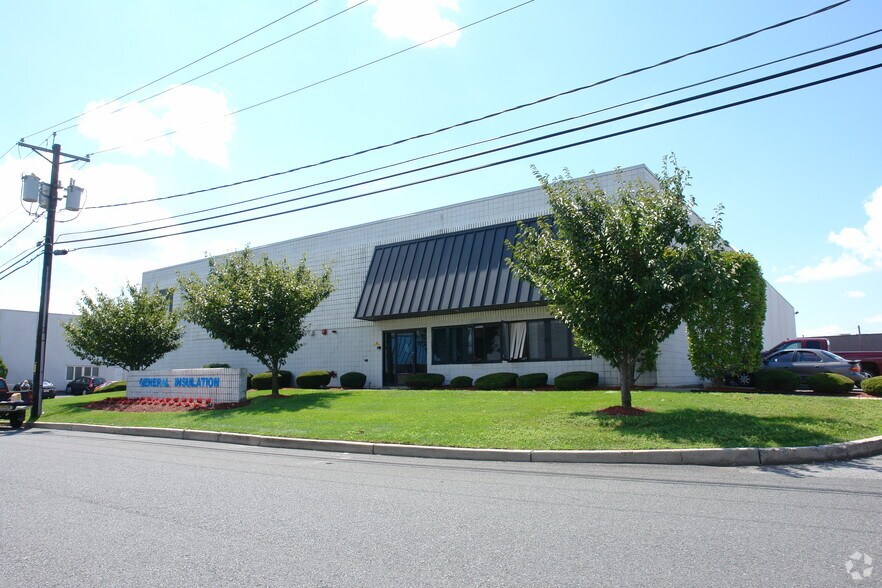 More Photos Of 7 Self Blvd, Carteret Warehouse For Lease