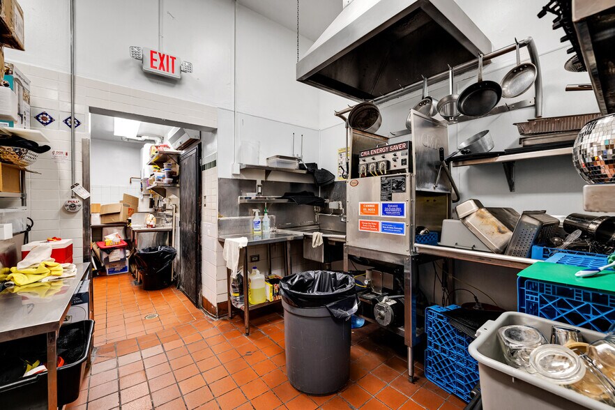 More Photos Of 7039 Greenleaf Ave, Whittier Restaurant For Sale