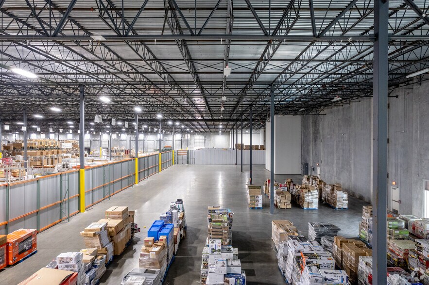 More Photos Of 10565 Red Bluff Rd, Pasadena Distribution For Lease