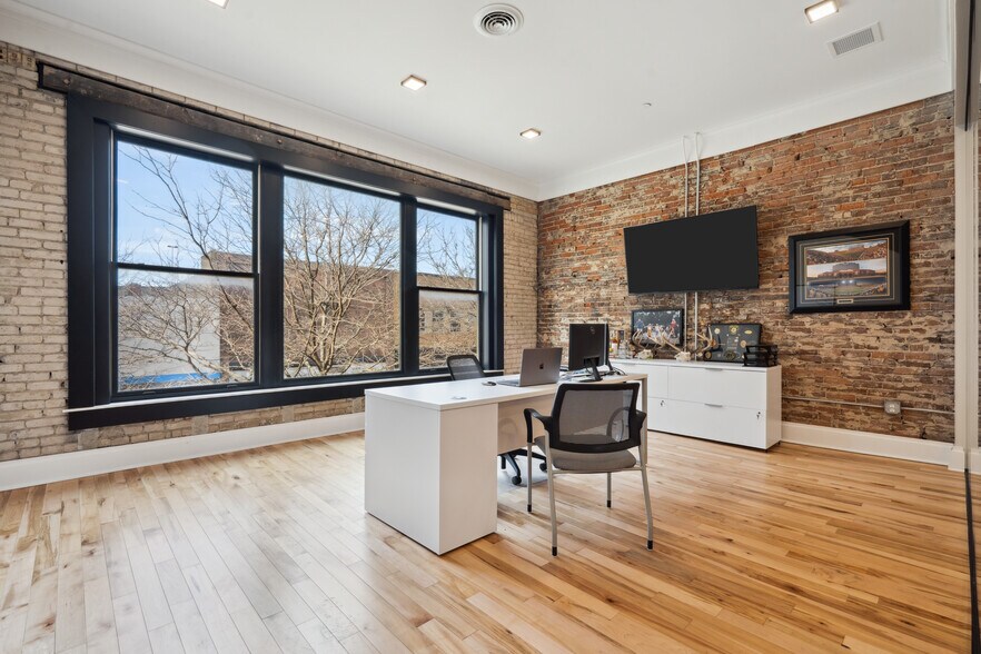 More Photos Of 212-218 E 4th St, Waterloo Loft Creative Space For Sale