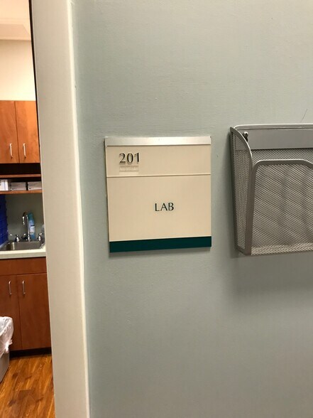 More Photos Of 30 W Mashta Dr, Key Biscayne Medical For Lease