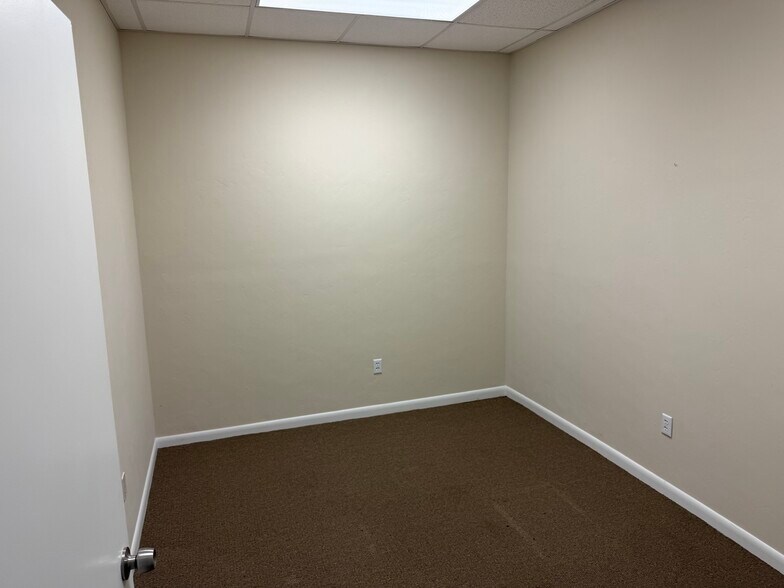 More Photos Of 2708 NE 21st Way, Gainesville Warehouse For Lease