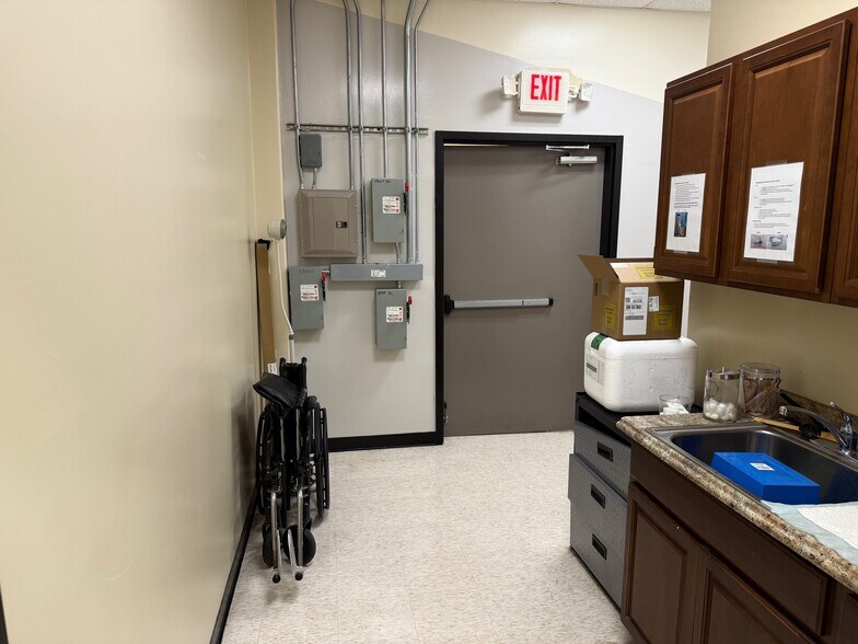 More Photos Of 660-688 Fm-517, Dickinson Unknown For Lease