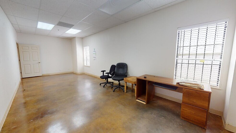More Photos Of 11618 Nacogdoches Rd, San Antonio Warehouse For Lease