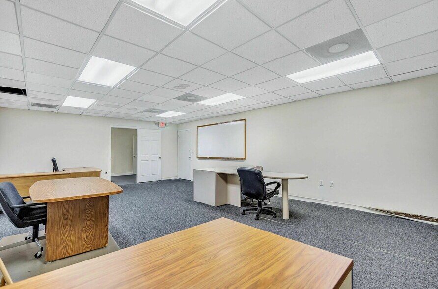 More Photos Of 902 E New Haven Ave, Melbourne Coworking Space