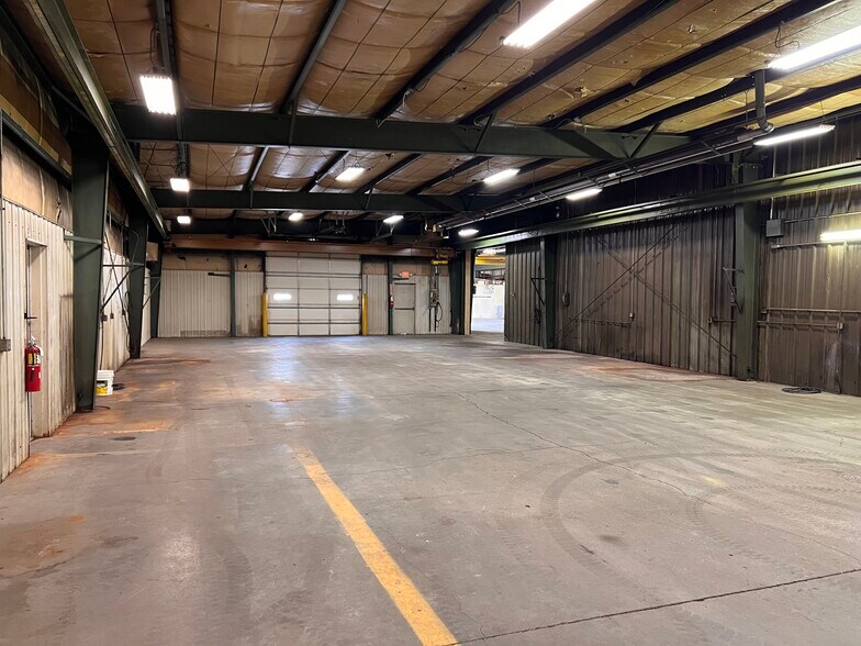More Photos Of 1450 W Sunday Dr, Indianapolis Manufacturing For Lease