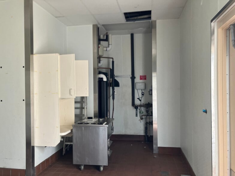 More Photos Of 772 W Bay St, East Tawas Restaurant For Sale