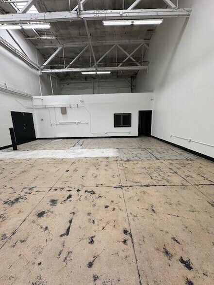More Photos Of 2001-2031 S Santa Fe Ave, Los Angeles Warehouse For Lease