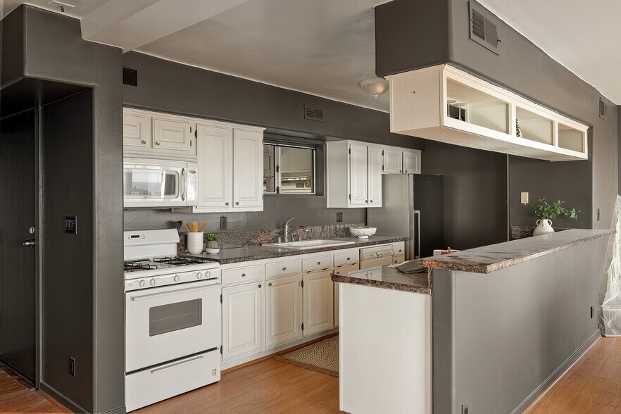 More Photos Of 3111 Ocean Front Walk, Marina Del Rey Apartments For Sale