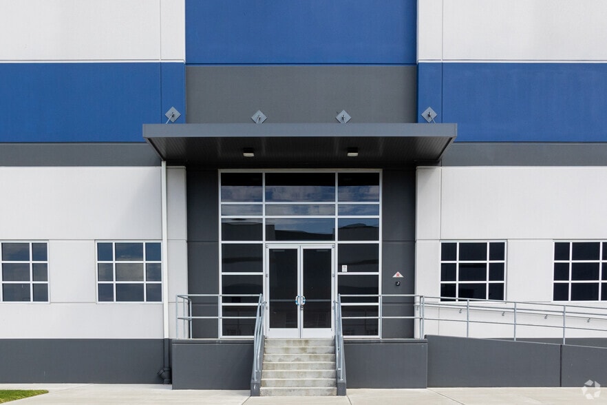 More Photos Of 700 Linden Logistics Way, Linden Distribution For Lease