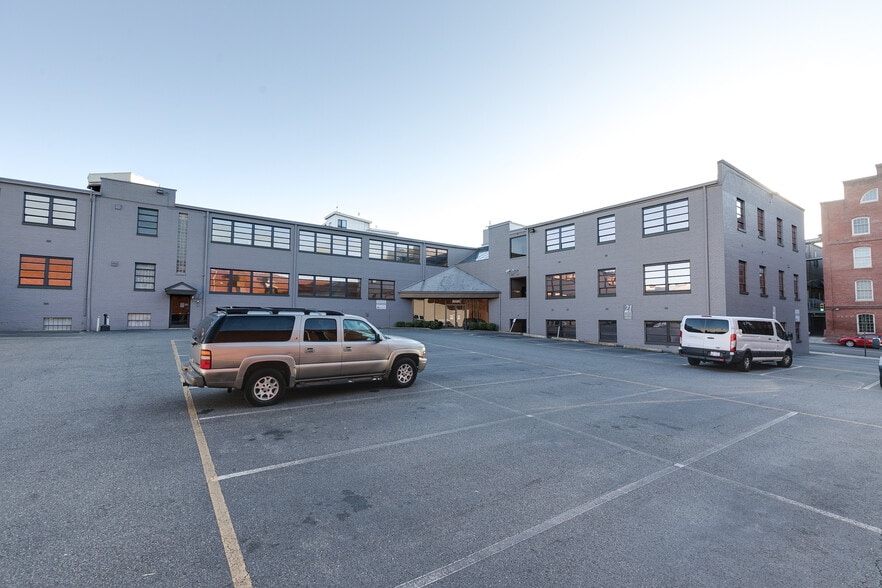 More Photos Of 2025 E Main St, Richmond Office For Lease