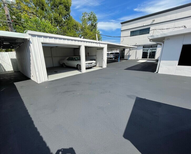 More Photos Of 5722 Southwest Fwy, Houston Auto Dealership For Lease