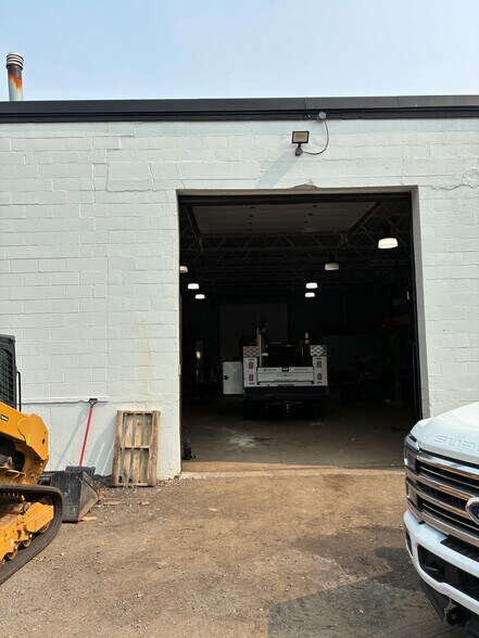 More Photos Of 1000 Knotty Oak Rd, Coventry General Retail For Sale