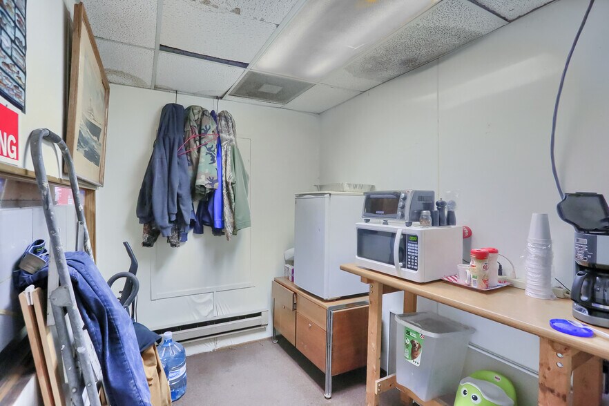 More Photos Of 98 Sproul St, McKees Rocks Truck Terminal For Sale