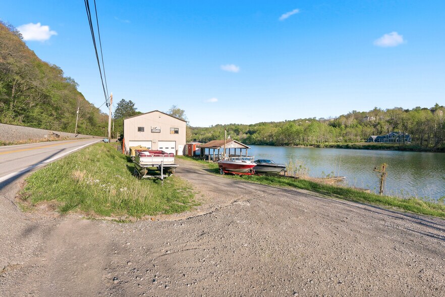 More Photos Of 490 Fort Martin Rd, Maidsville Flex For Sale