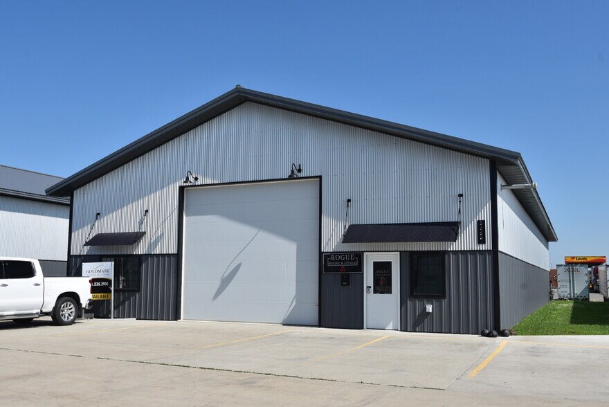 More Photos Of 3324 39th St S, Fargo Flex For Sale
