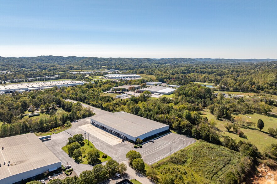 More Photos Of 640 N Northpark Dr, Clinton Warehouse For Lease