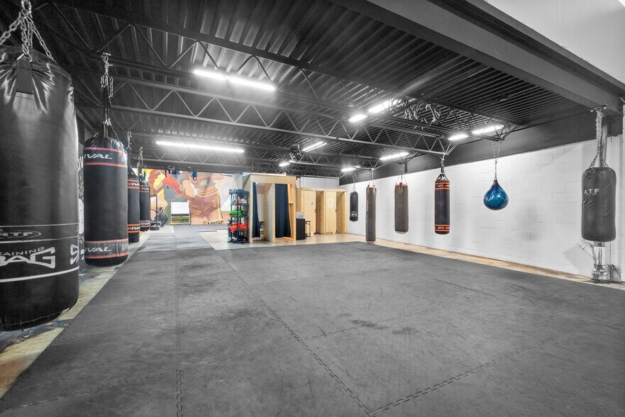 More Photos Of 403-409 Rue Saint-Roch, Montréal Warehouse For Lease