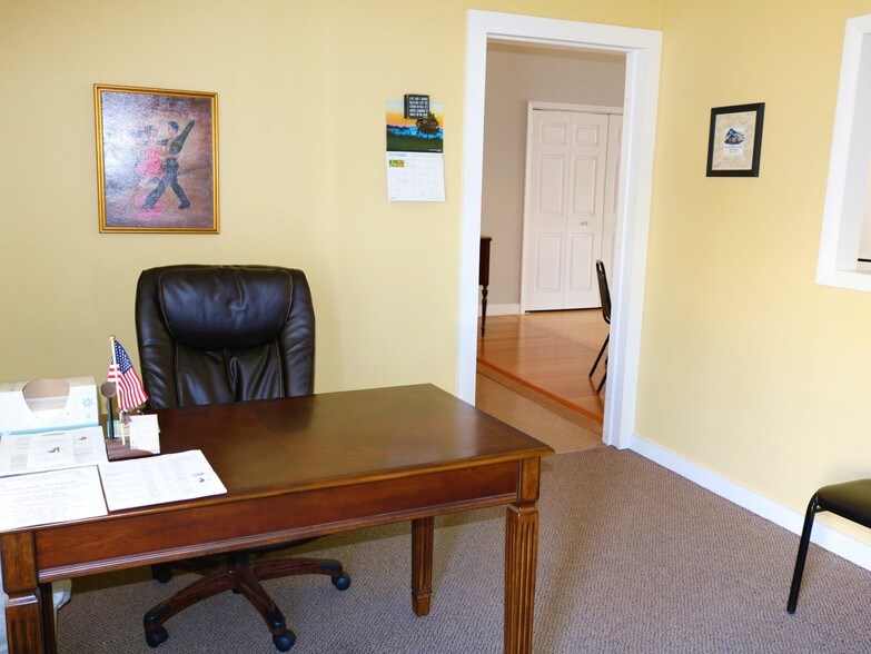 More Photos Of 1523 Parkway Ave, Ewing Showroom For Lease