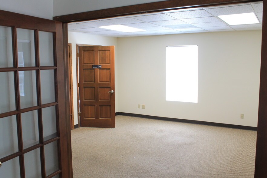 More Photos Of 9303 W 75th St, Overland Park Office For Sale