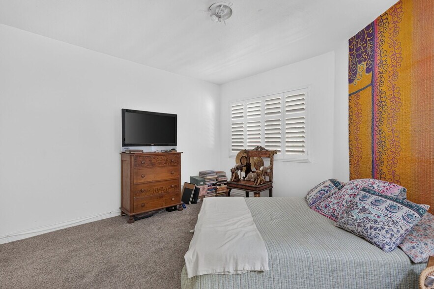 More Photos Of 1459 Stanley Ave, Glendale Apartments For Sale