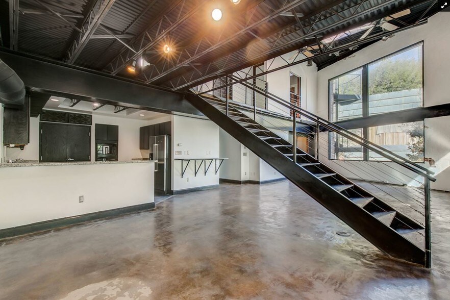 More Photos Of 1801 Laws St, Dallas Office Residential For Lease