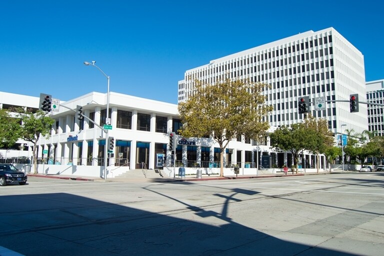 More Photos Of 225 S Lake Ave, Pasadena Unknown For Lease