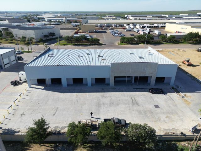 More Photos Of 405 Crossroads St, Laredo Freestanding For Lease