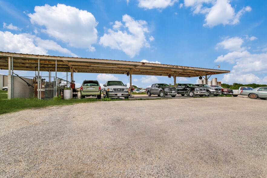 More Photos Of 14685 Old Frio City Rd, Lytle Warehouse For Sale