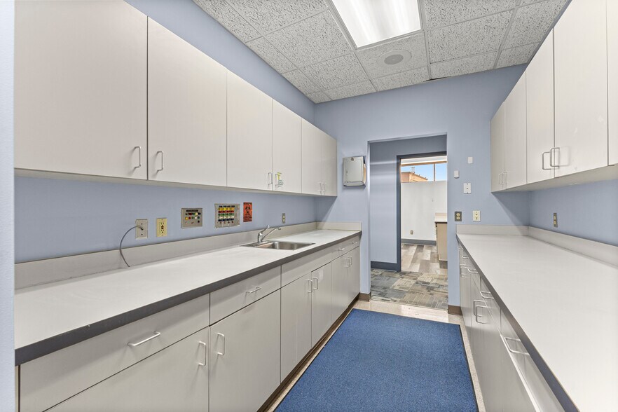 More Photos Of 24825 Michigan Ave, Dearborn Office For Lease