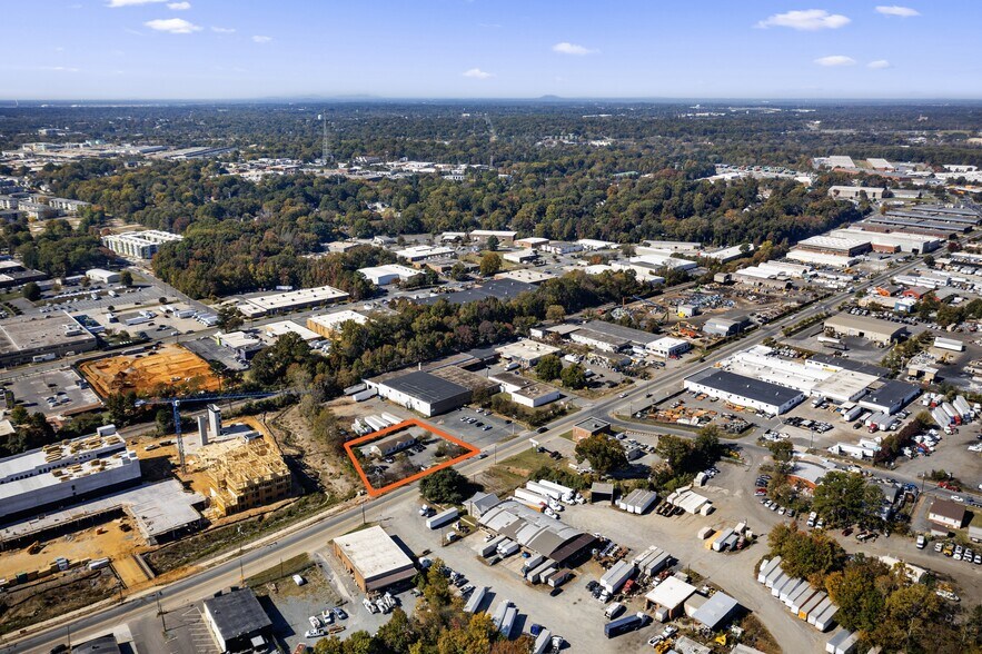 More Photos Of 227 Atando Ave, Charlotte Manufacturing For Lease