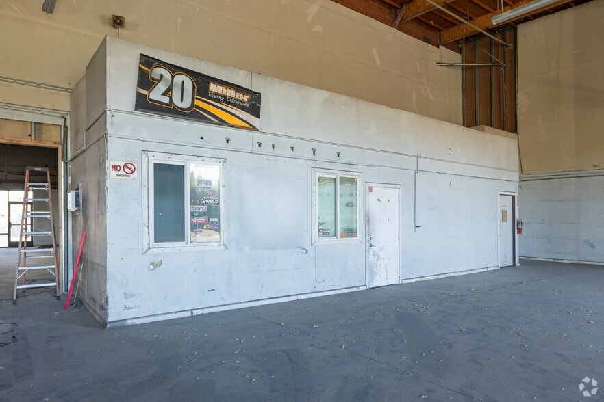 More Photos Of 7307 Roseville Rd, Sacramento Unknown For Lease