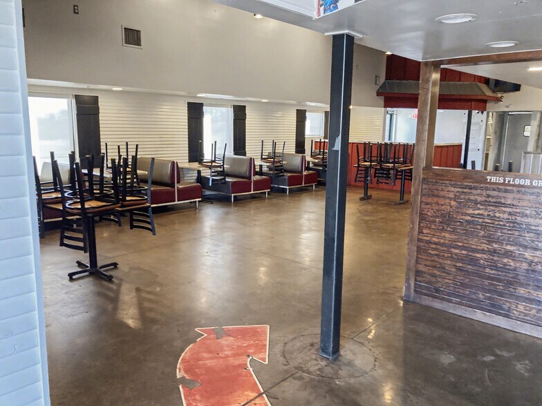 More Photos Of 333 W Albany St, Broken Arrow Restaurant For Sale