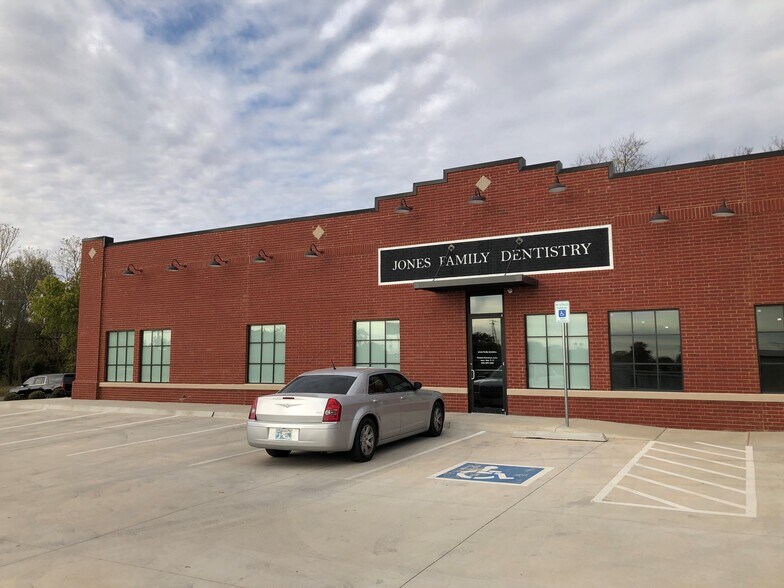 More Photos Of 12901 E Britton Rd, Jones Storefront Retail Office For Lease