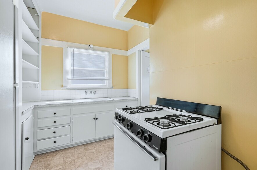 More Photos Of 1421 E 3rd St, Long Beach Apartments For Sale