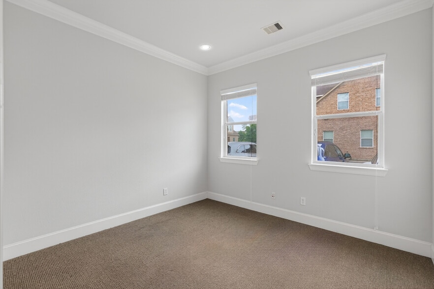 More Photos Of 25511 Budde Rd, The Woodlands Office For Sale