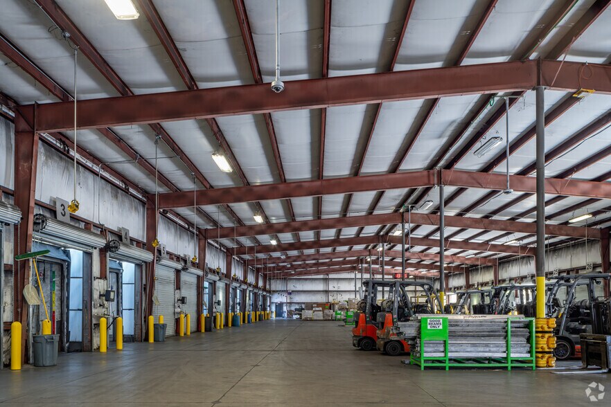 More Photos Of 4025 S Dye Rd, Swartz Creek Truck Terminal For Sale