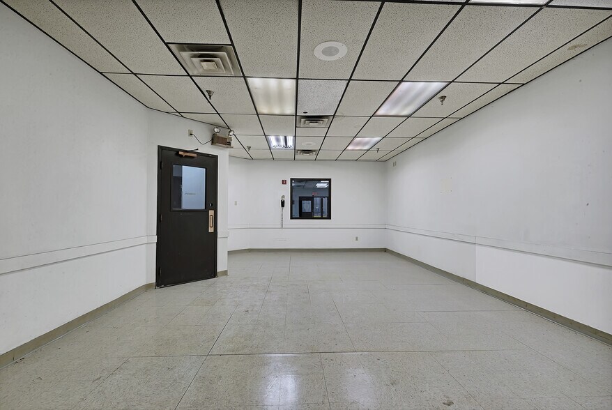 More Photos Of 20 McLeland Rd, Saint Cloud Warehouse For Lease