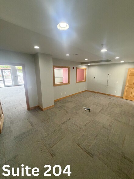 More Photos Of 6500 University Ave, Windsor Heights Apartments For Lease