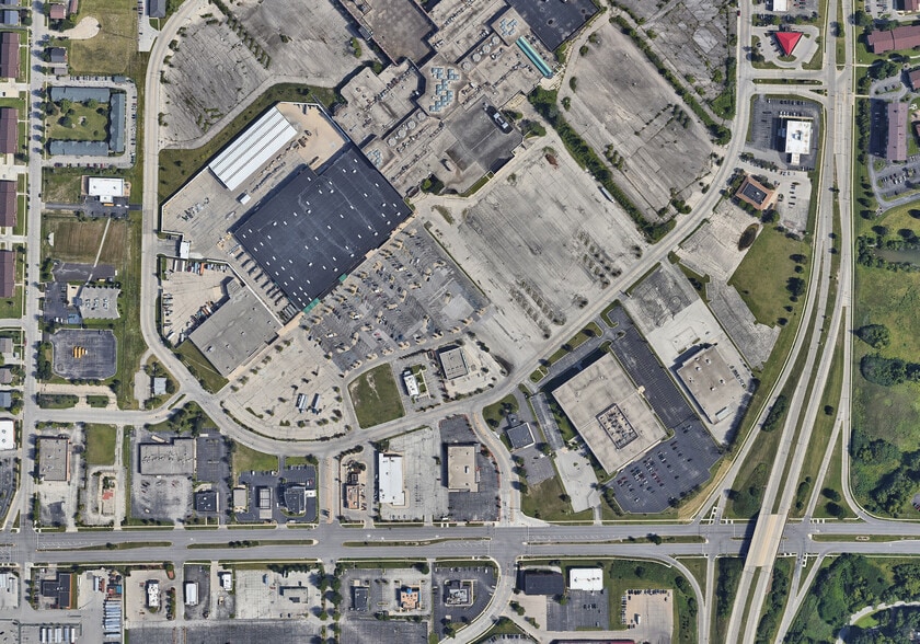 More Photos Of 8101 W Brown Deer Rd, Milwaukee Restaurant For Lease