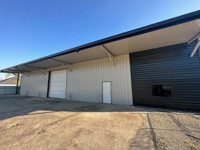 More Photos Of 7902 Irvington, Houston Warehouse For Sale