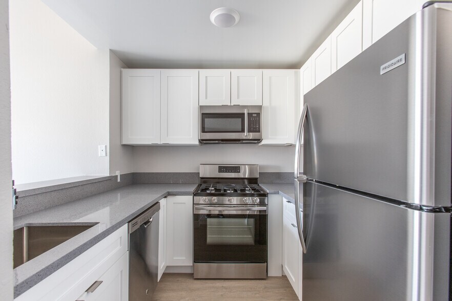 More Photos Of 130 S Alexandria Ave, Los Angeles Apartments For Sale