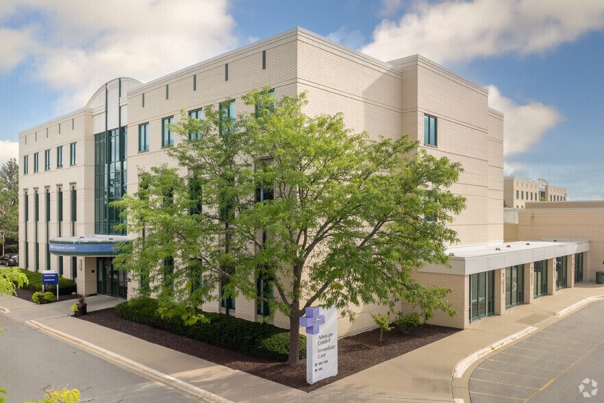 More Photos Of 1445 N Hunt Club Rd, Gurnee Unknown For Lease