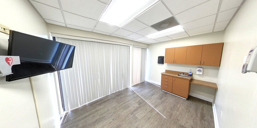 More Photos Of 8837 Goodbys Executive Dr, Jacksonville Medical For Lease