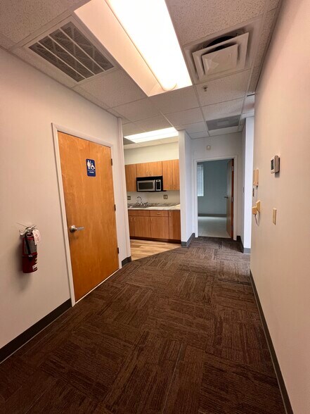 More Photos Of 6457 Hazeltine National Dr, Orlando Warehouse For Sale